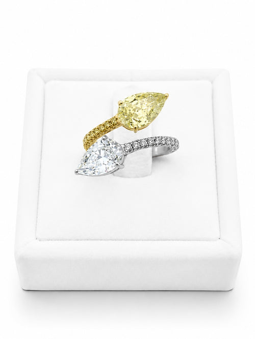 Ring With Yellow and Withe Diamond
