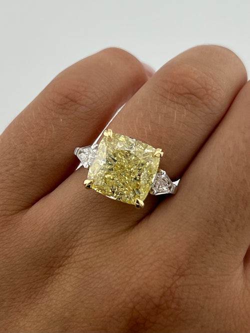 Ring Fancy With Diamonds