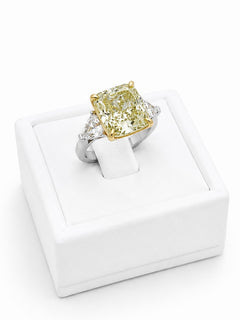 Ring Fancy With Diamonds