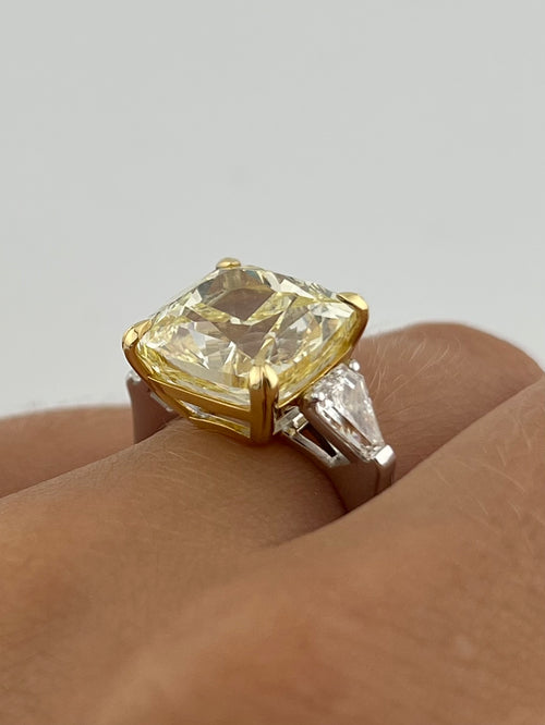 Ring Fancy With Diamonds
