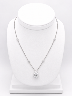 Necklace pear diamond