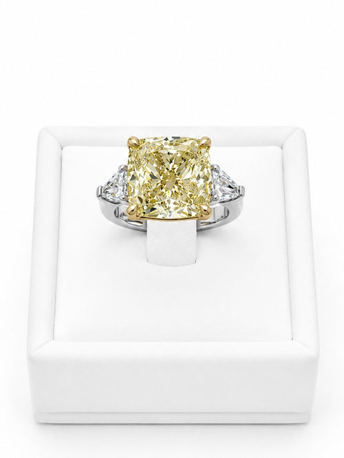 Ring Fancy With Diamonds