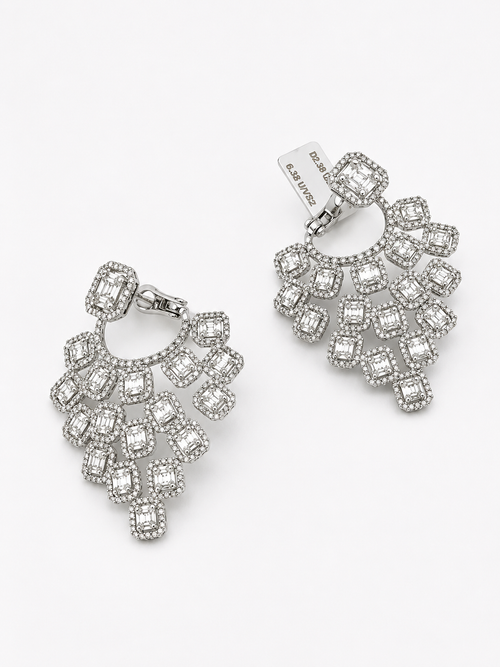 Hoops Earrings Whit Emerald Cut Diamonds
